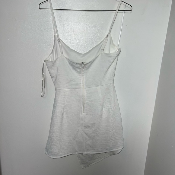 Elegant White Spaghetti Strap Dress - Picture 4 of 6